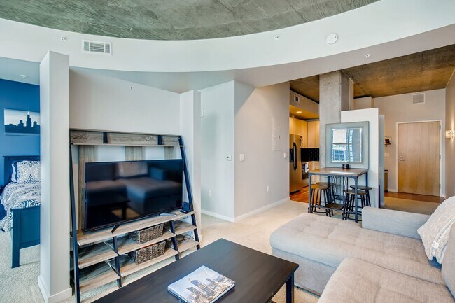 Building Photo - INCREDIBLE Riverfront Park Condo- 1BD/1BA ...