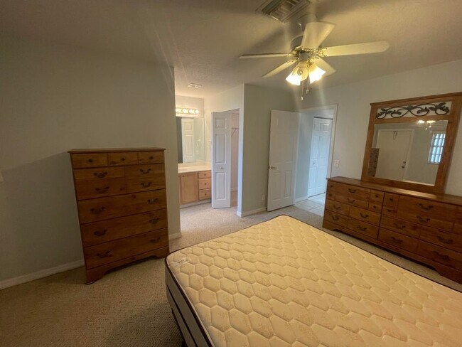Building Photo - 829 Timberview Dr