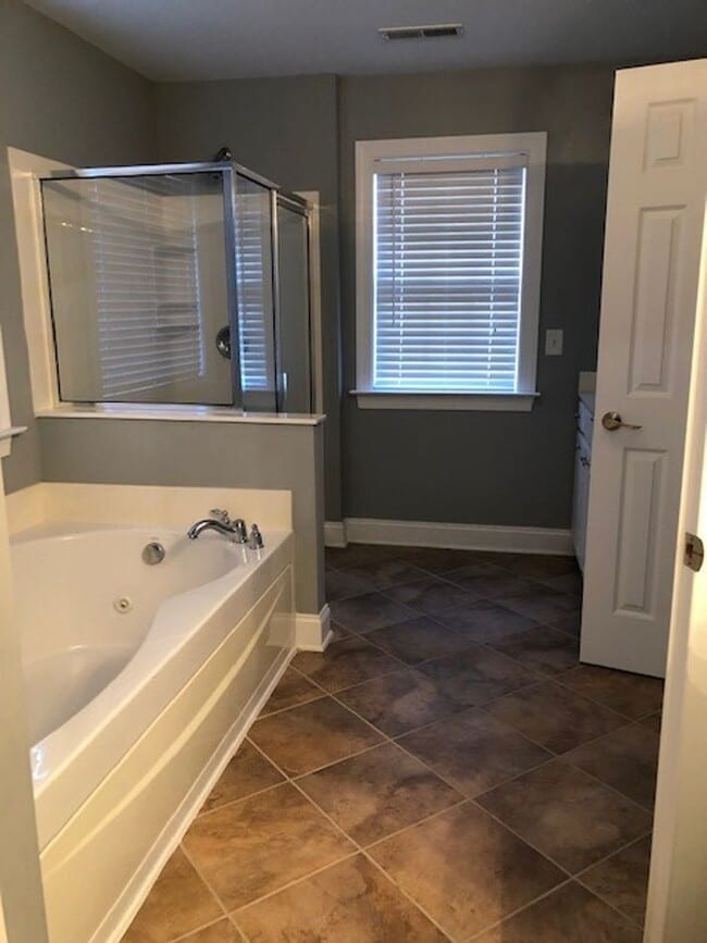 Building Photo - Fabulous home! 5 Bedrooms, 4 Bathrooms!!