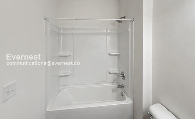 Building Photo - 3 Bed/2 Bath Home with Garage / Available Now!