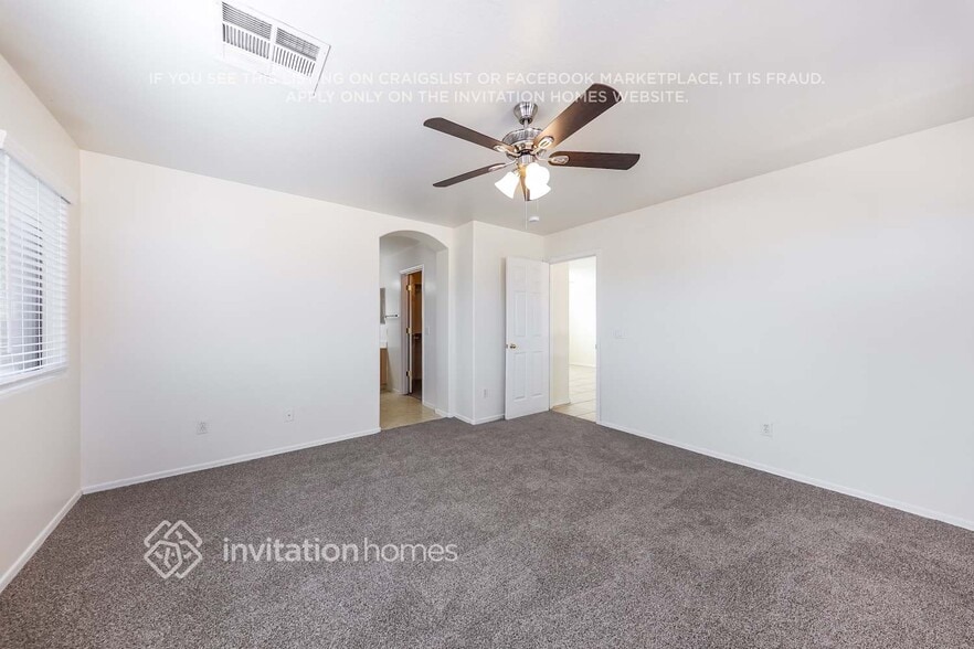 Building Photo - 7111 N 77th Dr