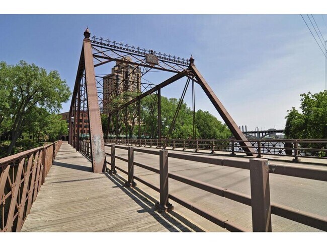 Building Photo - 521 5th Ave SE