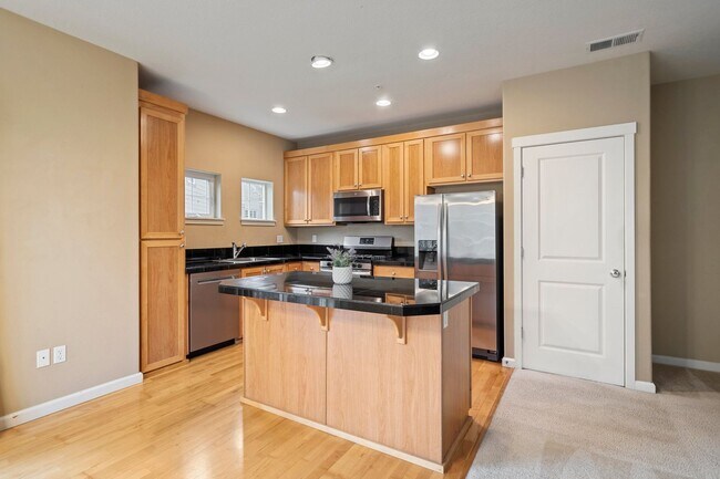 Building Photo - 1150 SW 170th Ave