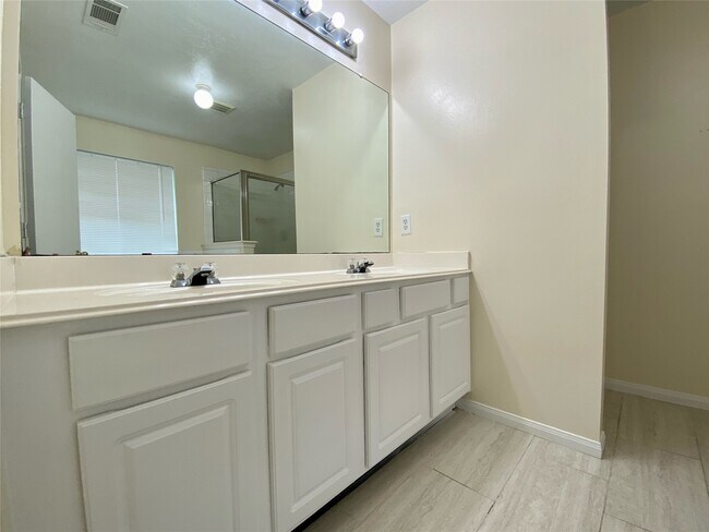 Building Photo - 20334 Linden Tree Dr