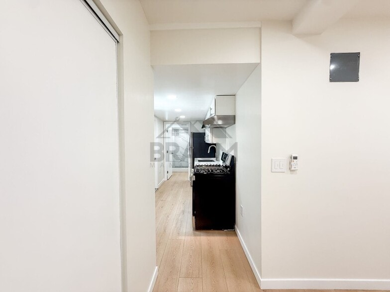 Building Photo - 15634 Leadwell St