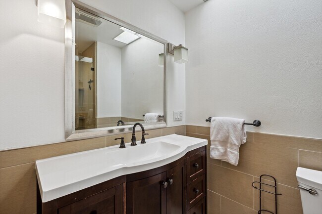 Building Photo - 343 Forest Hills Dr