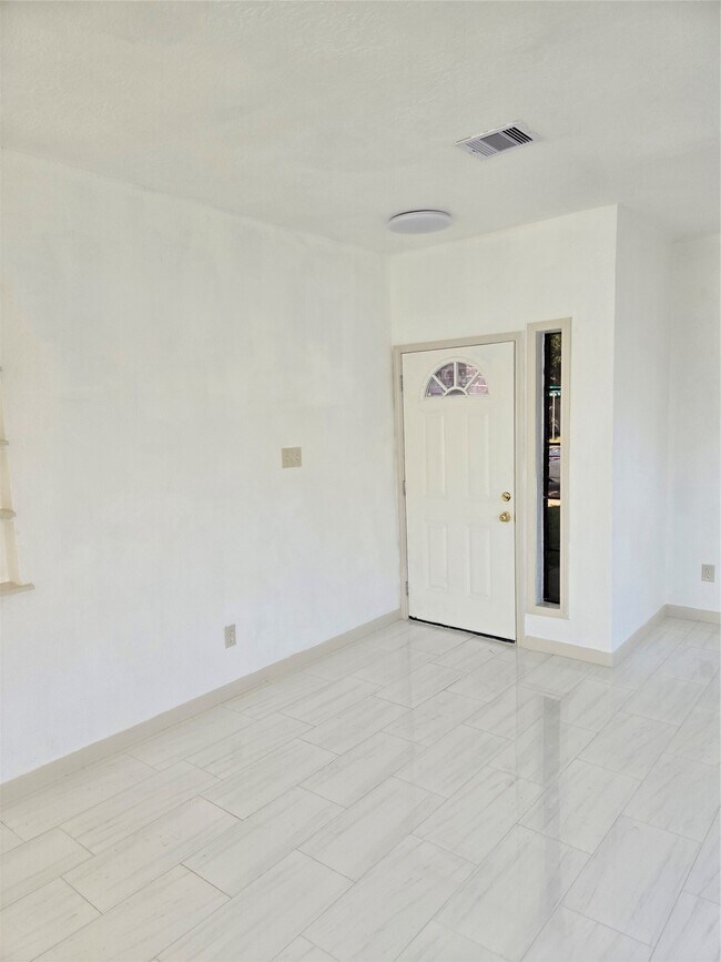 Building Photo - 16203 Dryberry Ct