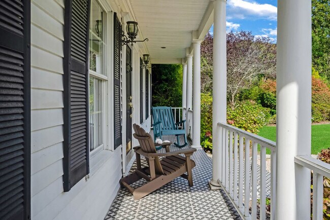 Building Photo - 1025 Peconic Bay Blvd