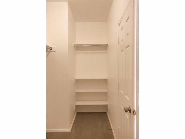 Building Photo - 4 bed 2.5 bath in Brookstone Community!!