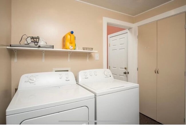 Primary Photo - 936 E Center St