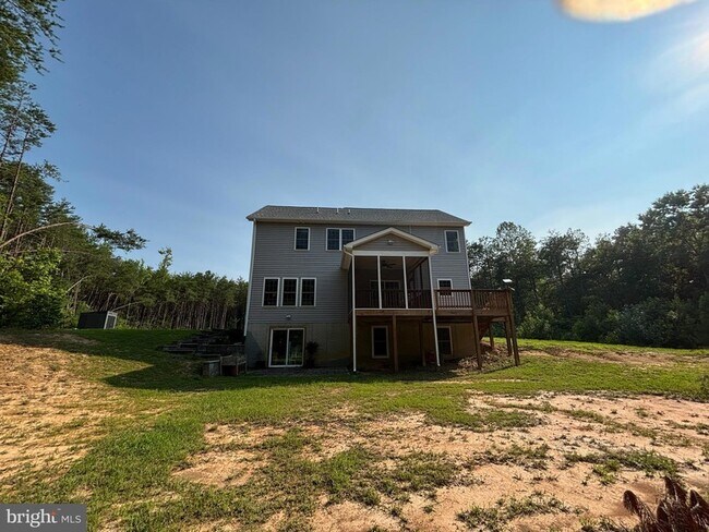 Building Photo - 16209 Round Hill Rd