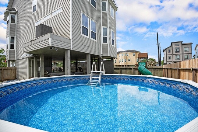 Building Photo - 1333 N Meyer Ave