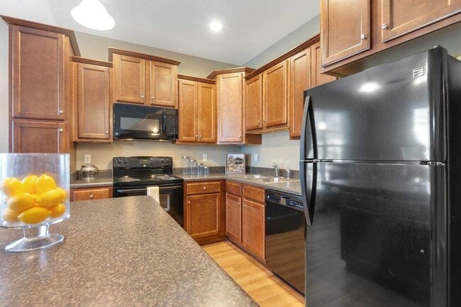 Building Photo - Modern 3-Bed, 3-Bath Townhome with Stylish...