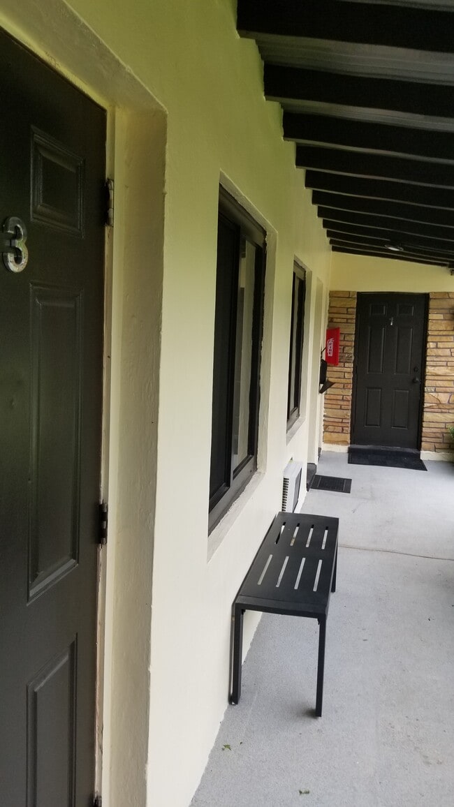 Building Photo - 1952 Madison St