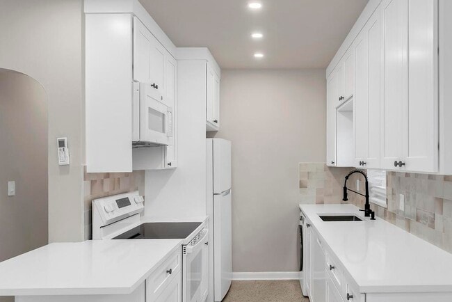 Building Photo - 17 Ocean Breeze