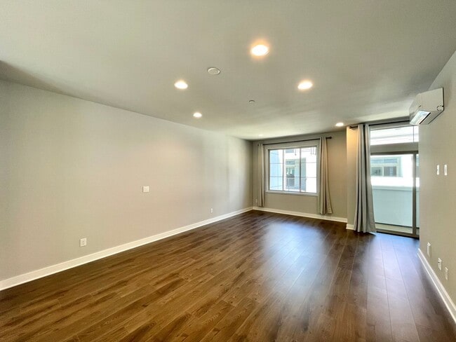 Building Photo - Great Townhome for rent