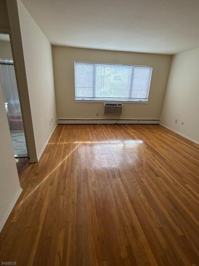 Building Photo - 573 Broughton Ave