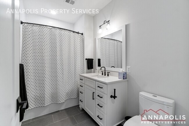 Building Photo - 285 West St