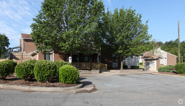 Building Photo - Rochelle Manor Apartments