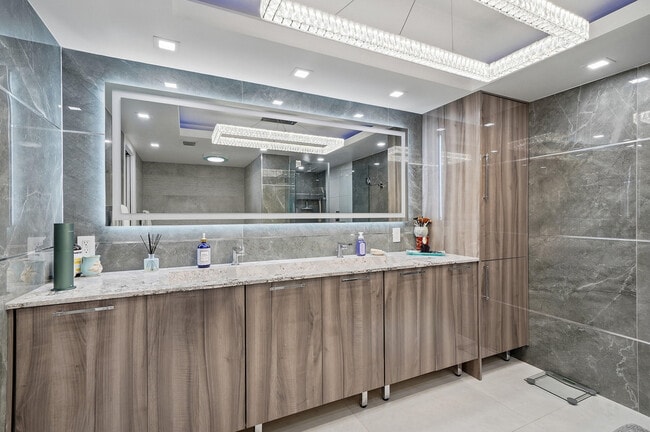Building Photo - 4100 Galt Ocean Dr