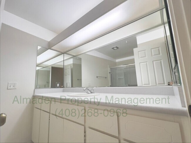 Building Photo - 6082 Montgomery Ct
