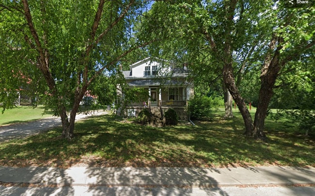 Building Photo - 398 N 3rd St