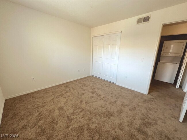 Building Photo - 4730 E Craig Rd