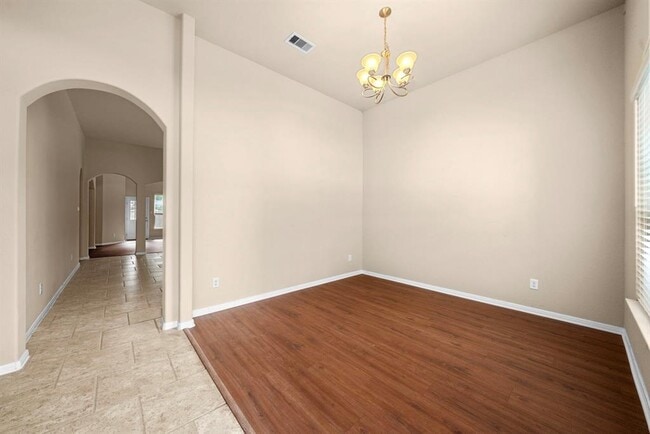 Building Photo - 25426 Saddlebrook Champion Way