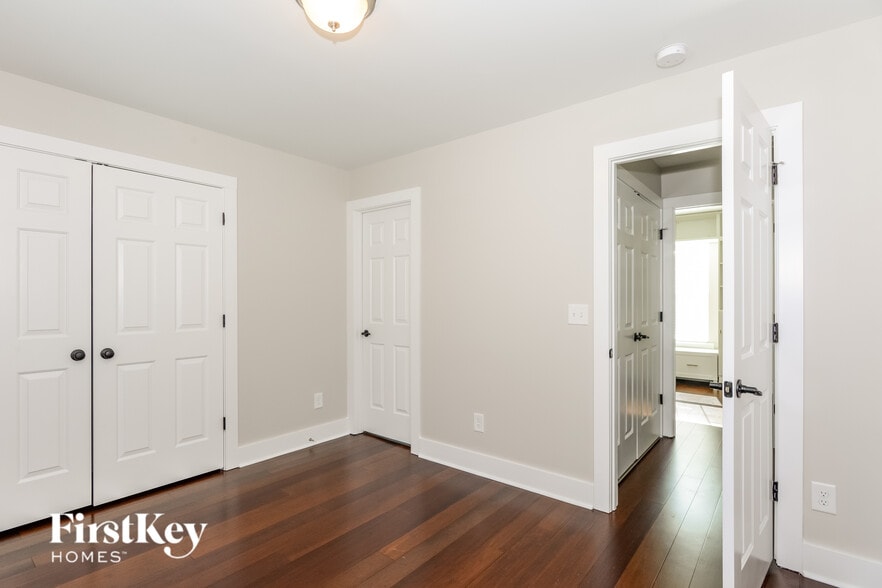 Building Photo - 1717 Dallas Ave