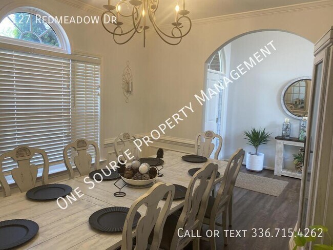 Building Photo - 127 Redmeadow Dr