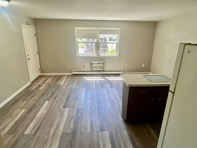 Building Photo - 15 Peggy Ln