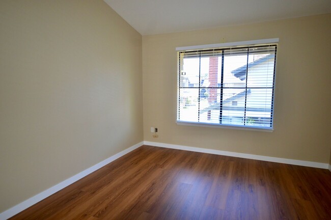 Building Photo - Spacious 2-Story 2 Bedroom Fountain Valley...