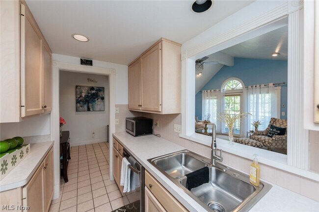 Building Photo - 30 Cableknoll Ln