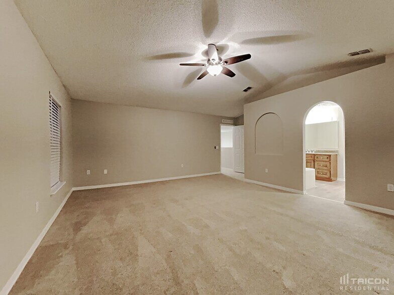 Building Photo - 10323 Frog Pond Dr