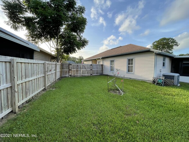 Building Photo - 1827 Wildwood Creek Ln