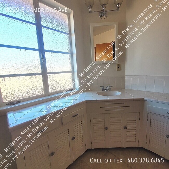 Building Photo - 8229 E Cambridge Ave