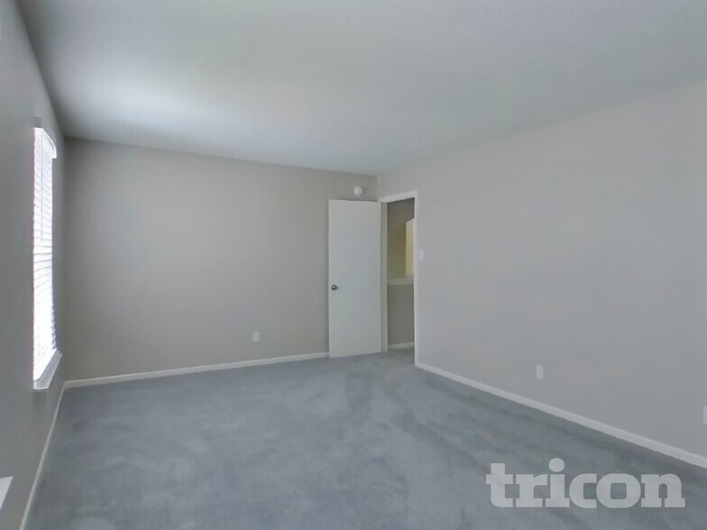 Building Photo - 2301 Harvest Moon Dr