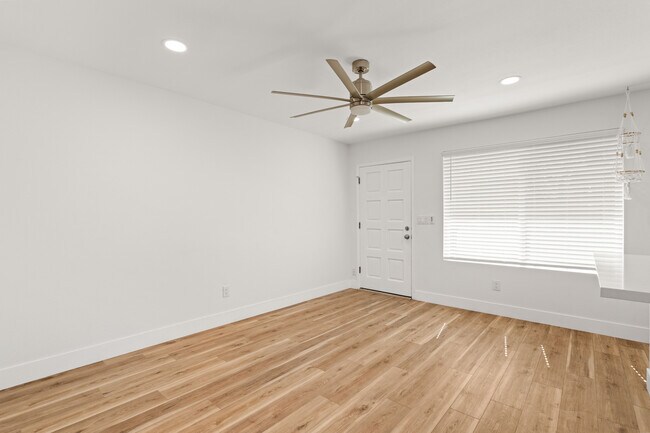 Front door - 2025 N Richland St