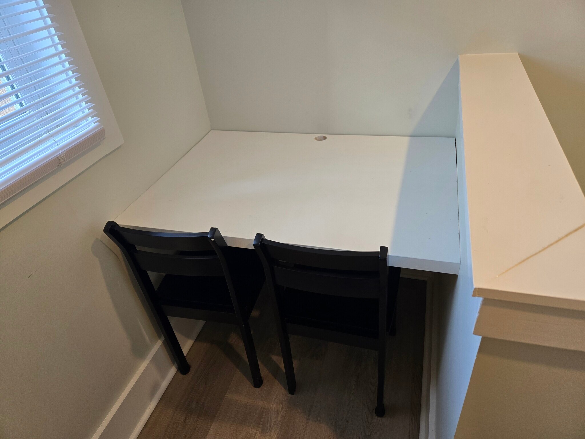 Computer desk - 114 S Hermitage Rd