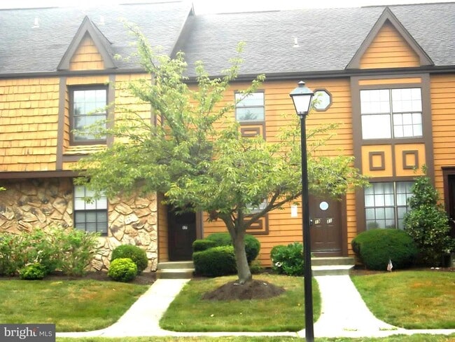 Building Photo - 19 Barclay Ct