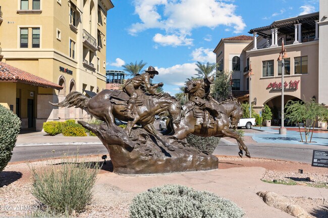 Building Photo - 7625 E Camelback Rd