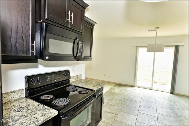 Building Photo - 872 Colbert Shapleigh Pl