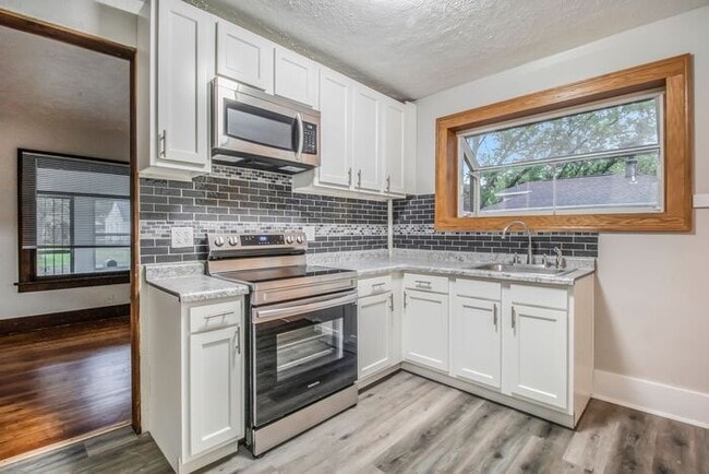 Building Photo - 548 Dayton Ave