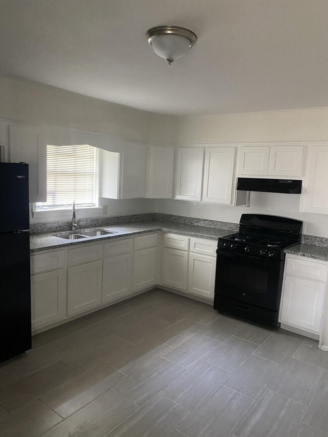 Building Photo - 9 Daven Ct