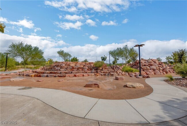 Building Photo - 1075 N Water St