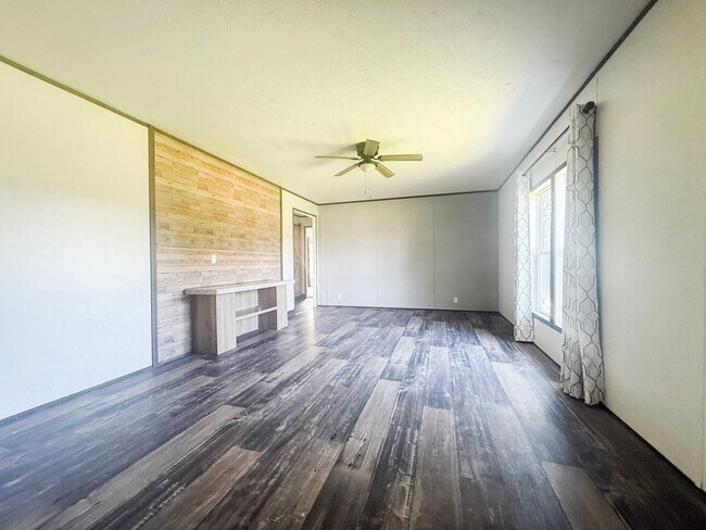 Building Photo - Spacious 4-Bedroom Home on 1 Acre in Peaceful Rickman Setting