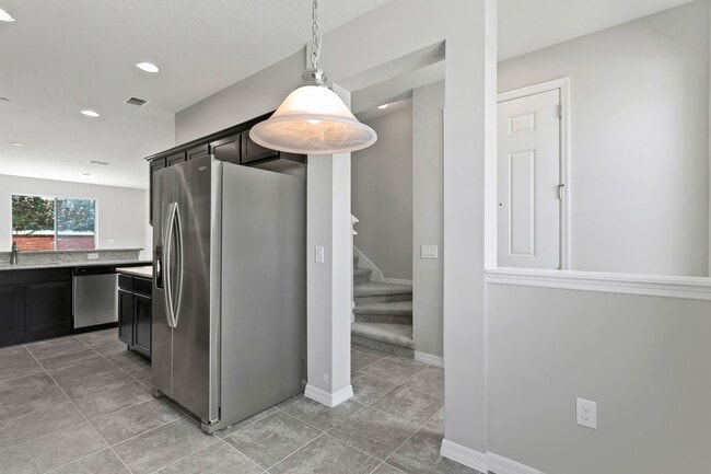 Building Photo - MOVE IN SPECIAL-4/2.5 Beautiful Energy Efficient Townhome in St. Cloud