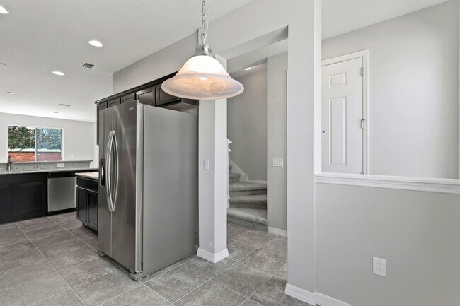 Building Photo - PENDING APPLICATION-MOVE IN SPECIAL-4/2.5 Beautiful Energy Efficient Townhome in St. Cloud