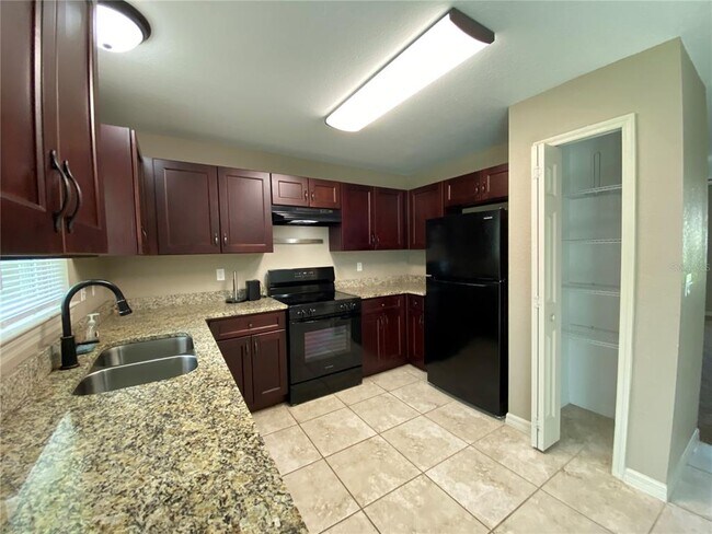 Building Photo - 13760 SW 81 Cir