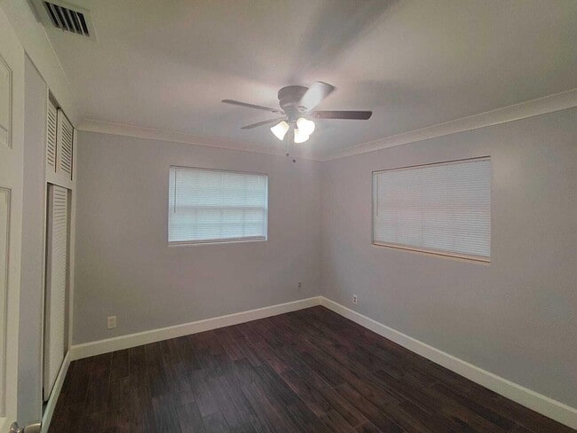 Building Photo - 785 Balfrey Dr S
